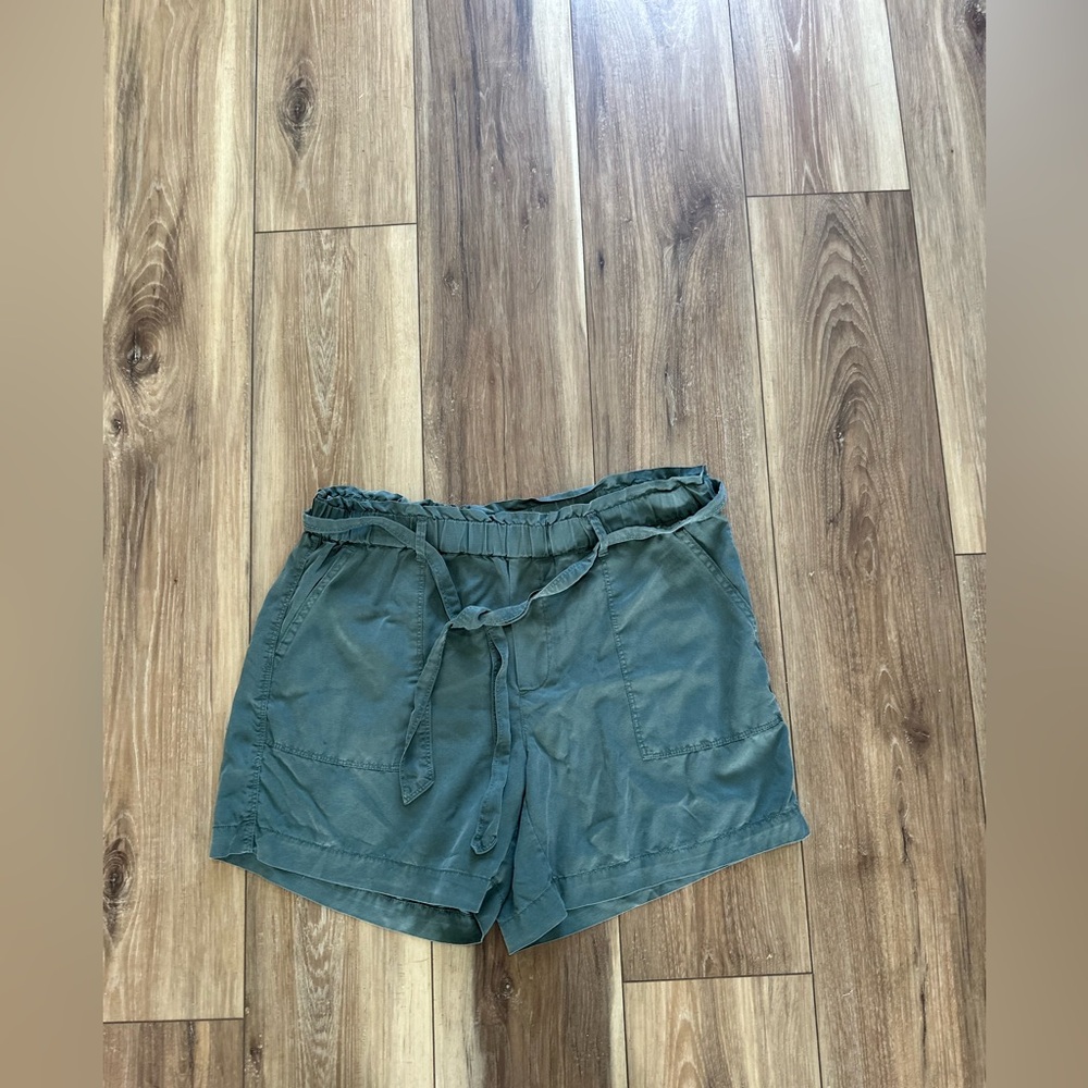 Aerie women’s paperbag shorts size medium